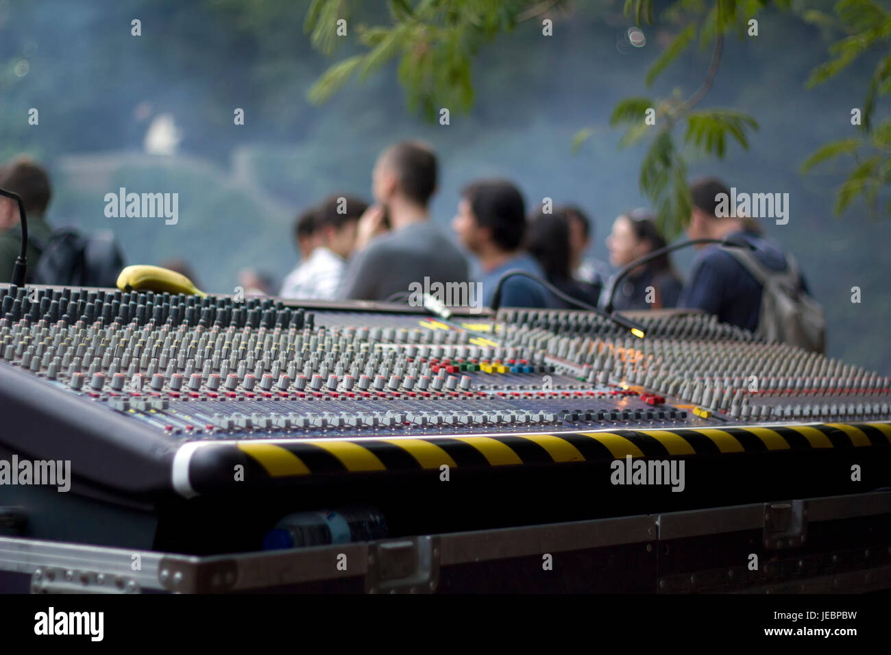Mesa de mezclas de sonido al aire libre Foto de stock