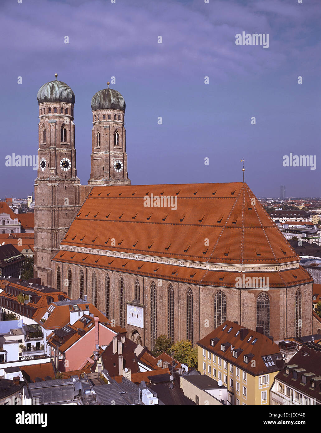 Alemania, Baviera, Munich, Ciudad Vieja, la Iglesia de Nuestra Señora, de  la ciudad, iglesia, campanarios, dobles torres, torre norte, sur de la  torre del Reloj, iglesia, religión, fe, Arquitectura, edificio de ladrillo