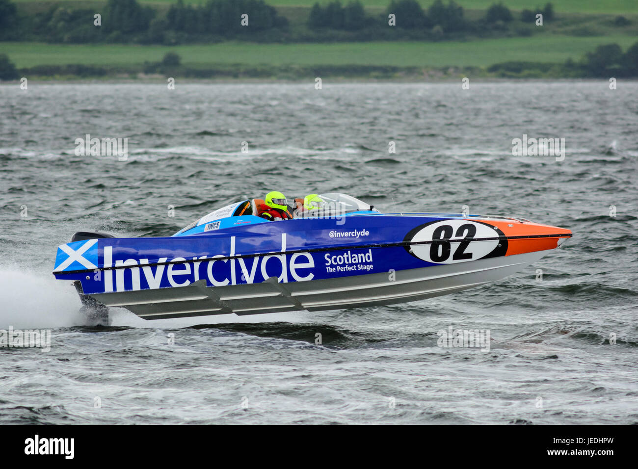 P1 Superstock powerboat" Racing de la Explanada, Greenock, Escocia, el 24 de junio de 2017. Inverclyde 'barco' 82 'espíritu de Inverclyde' impulsada y navegado por David y Ashleigh Finlayson, respectivamente. Foto de stock
