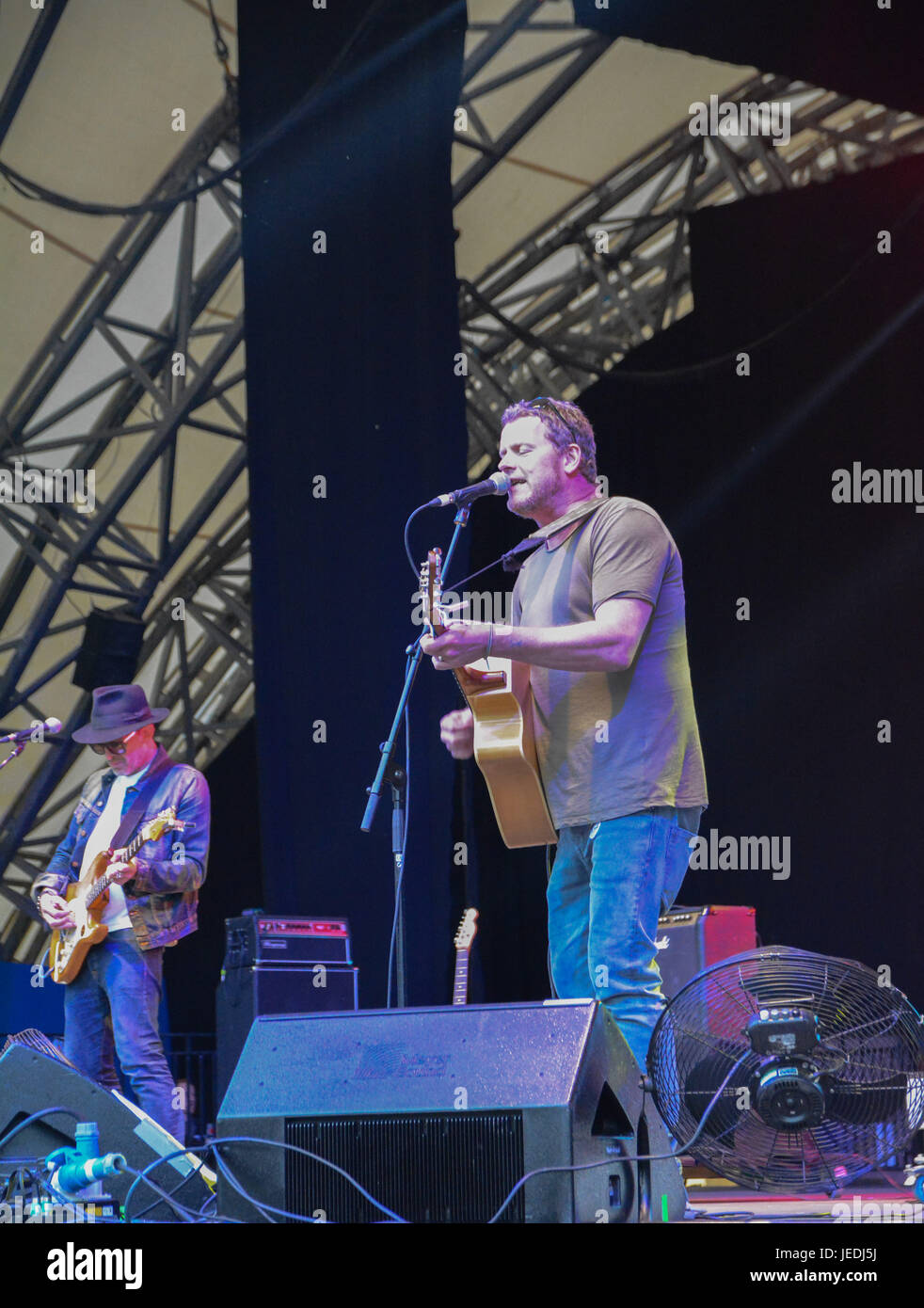 Eden Project, Cornualles, en el Reino Unido. El 23 de junio de 2017. Britpop leyendas Dodgy realizar sesiones en Eden, jugando su masiva firma hit "bastante bueno" crédito: Simon Maycock/Alamy Live News Foto de stock