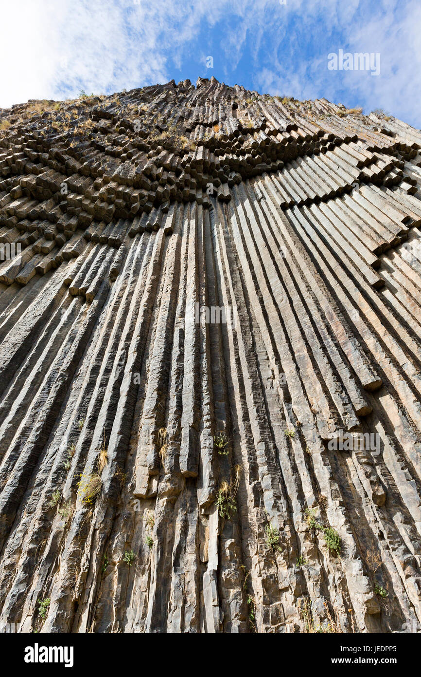 Formaciones de roca basáltica conocida como la Sinfonía de piedras en Armenia. Foto de stock