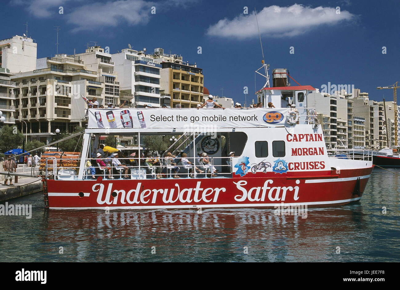 Isla de Malta, Sliema Sliema, bahía Creek, el banco "el paseo de playa', piso de vidrio, boot, turístico, ningún modelo de liberación, islas maltesas, isla del Mediterráneo, la costa, el puerto, el paseo, embarcadero, el barco, el barco turístico Captain-Morgan, boot, cruceros, excursiones en barco, vista previa, ida y vuelta, el safari submarino, excursión, persona, Mundo Submarino, turismo Foto de stock