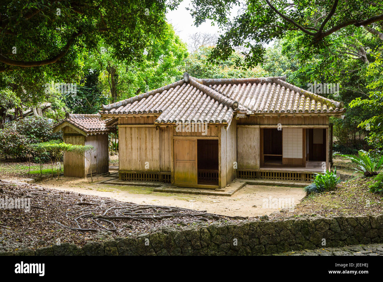 Los jardines de Shikinaen, una antigua residencia Real están situados en una pequeña colina al sur del Castillo de Shuri en Naha, Okinawa, Japón. Foto de stock