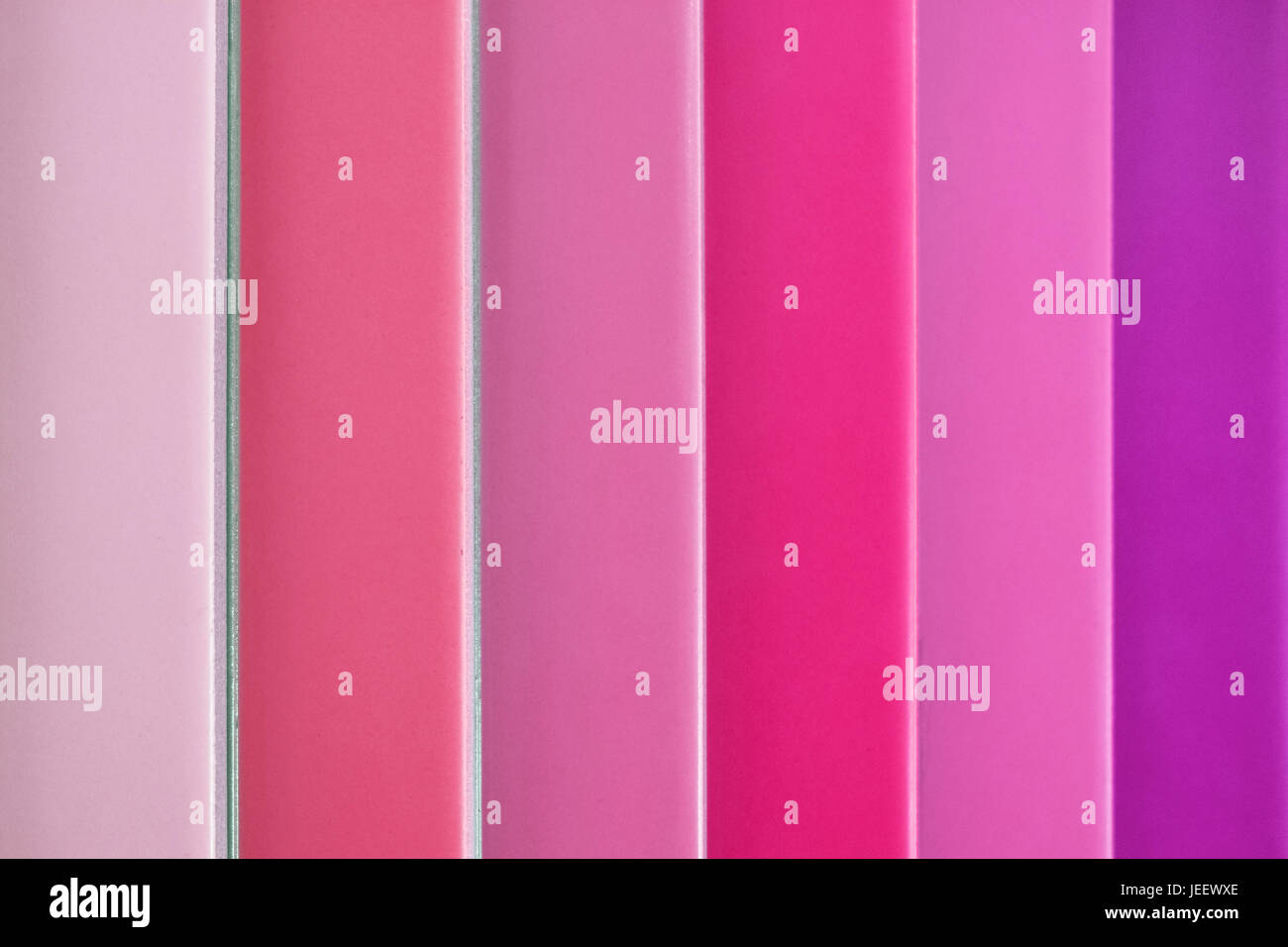 Las muestras de color , diferentes azulejos de colores: rosa, morado  Fotografía de stock - Alamy