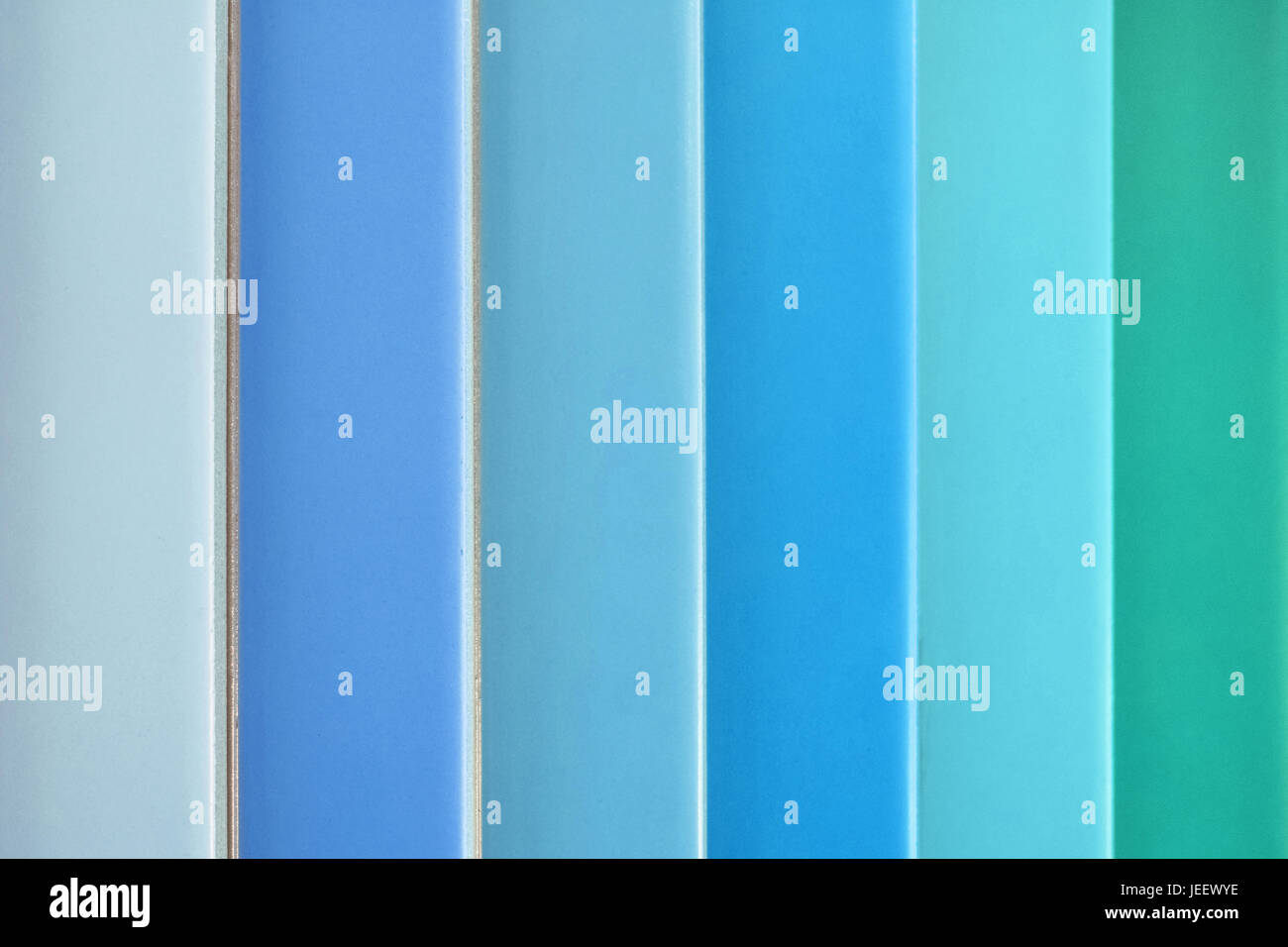 Las muestras de color , diferentes azulejos de colores - tonos azules Foto de stock