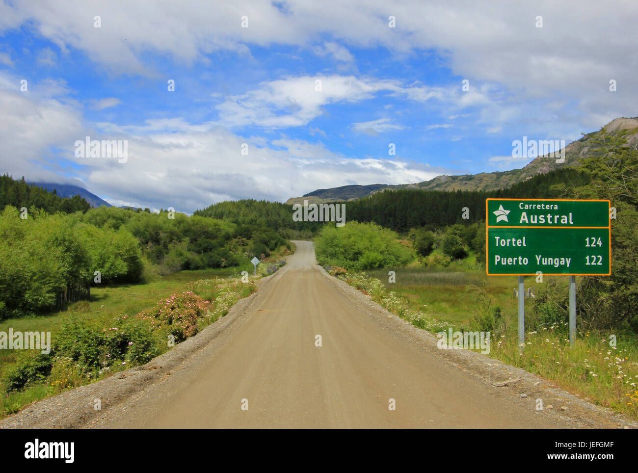Autopista Carretera Austral, ruta 7, con señales de carretera