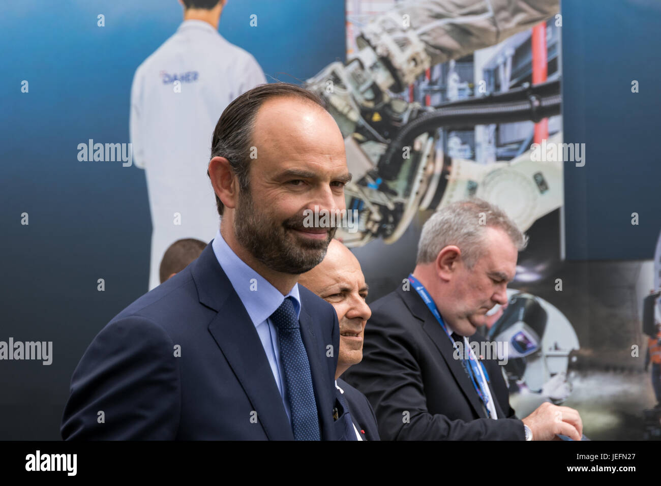 París, Francia - 23 Jun, 2017: El Primer Ministro francés Edouard Philippe visitando diversas compañías aeroespaciales en el Paris Air Show 2017 Foto de stock
