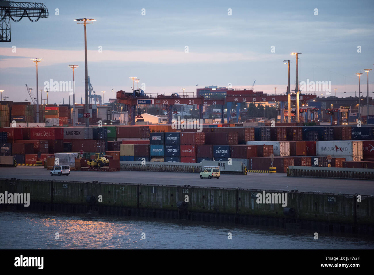 Hamburgo, Alemania, terminal de contenedores en el puerto de Hamburgo Foto de stock