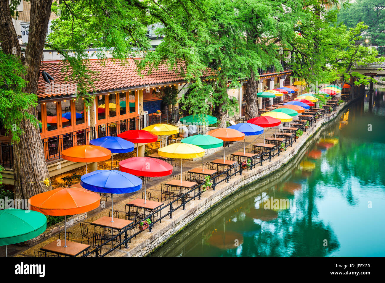 San Antonio, Texas, EE.UU. del paisaje urbano en el Paseo del Río. Foto de stock