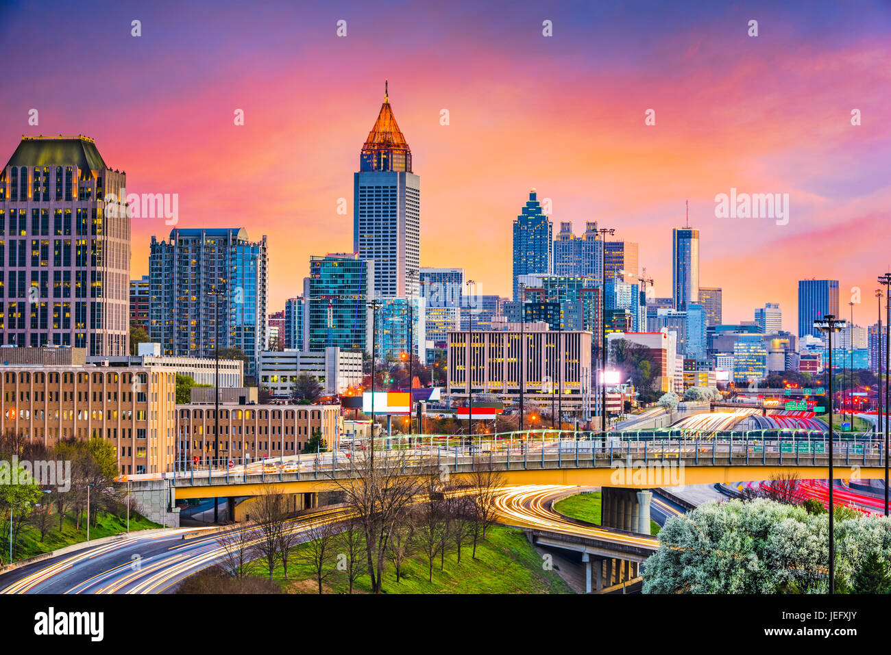 Atlanta, Georgia, EE.UU. ciudad al anochecer. Foto de stock