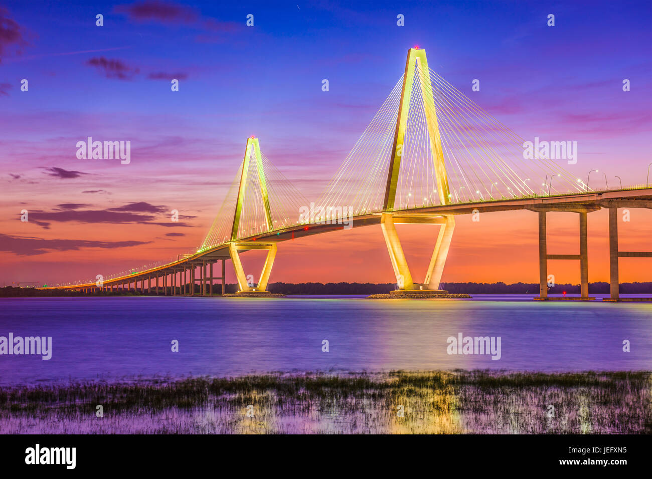 Charleston, Carolina del Sur, EE.UU. en Arthur Ravenel Jr. Bridge. Foto de stock