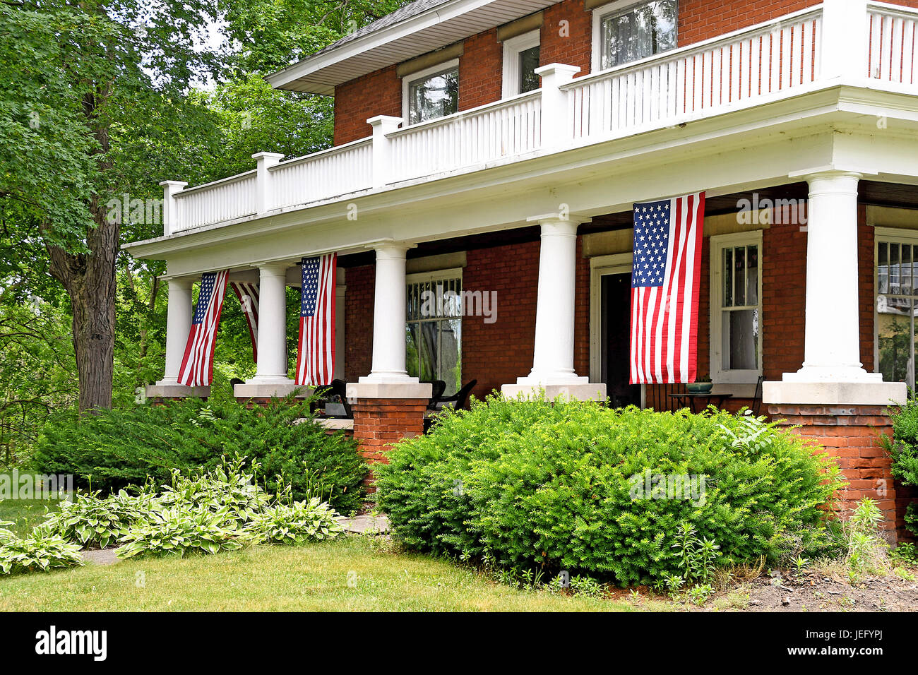 Casa Americana Con Porche
