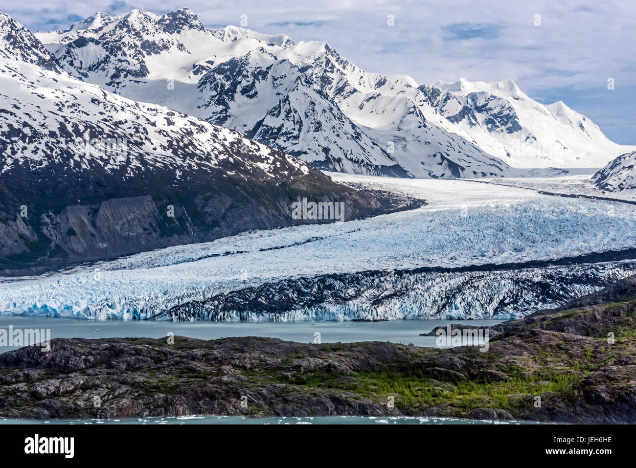 Vista aérea de Colonia glaciar con montañas Chugach en antecedentes y el  Lake George con punto de Colonia en primer plano, el centro-sur de Alaska  Fotografía de stock - Alamy