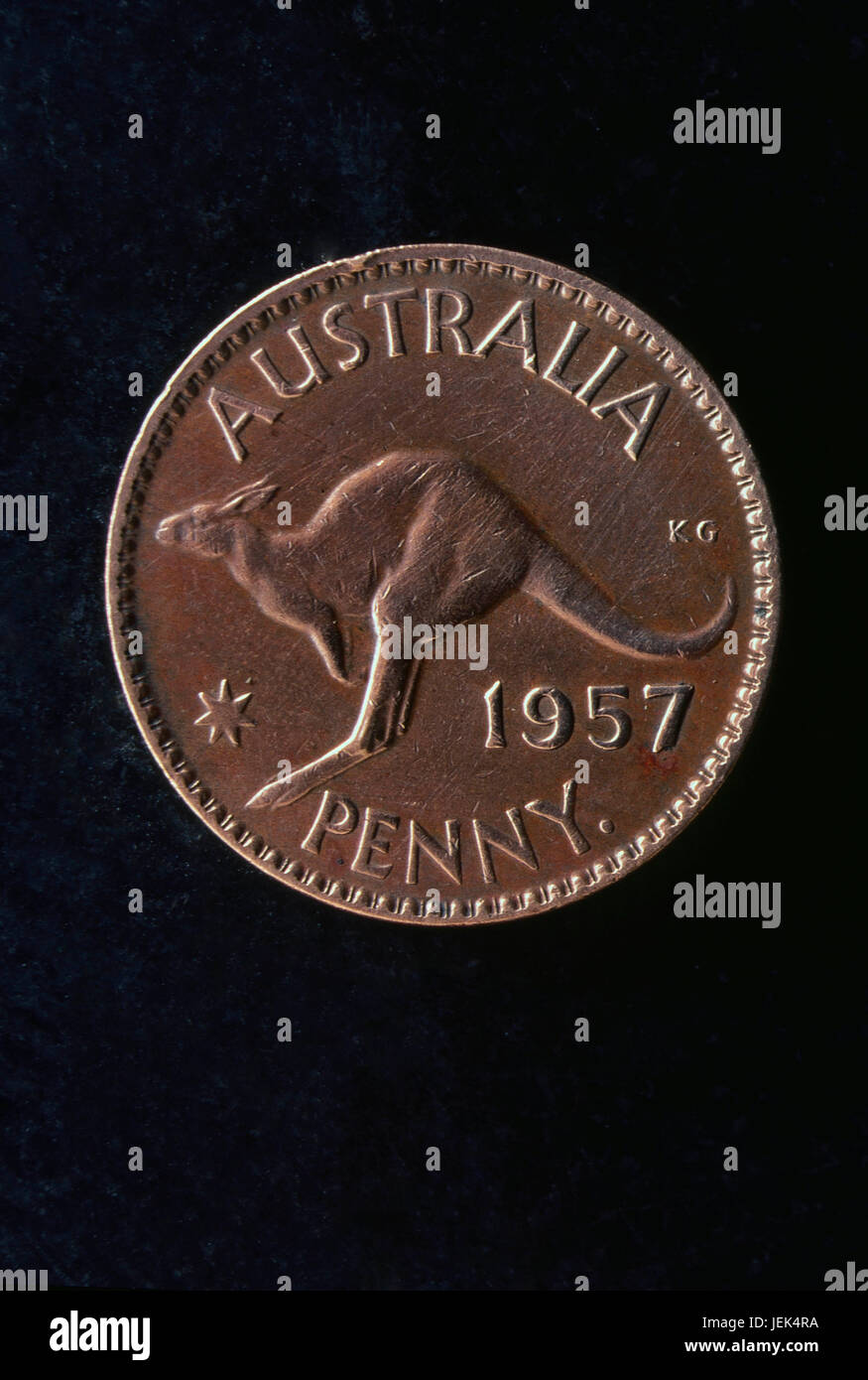 Australia penny 1957 vintage coin, India, Asia Foto de stock