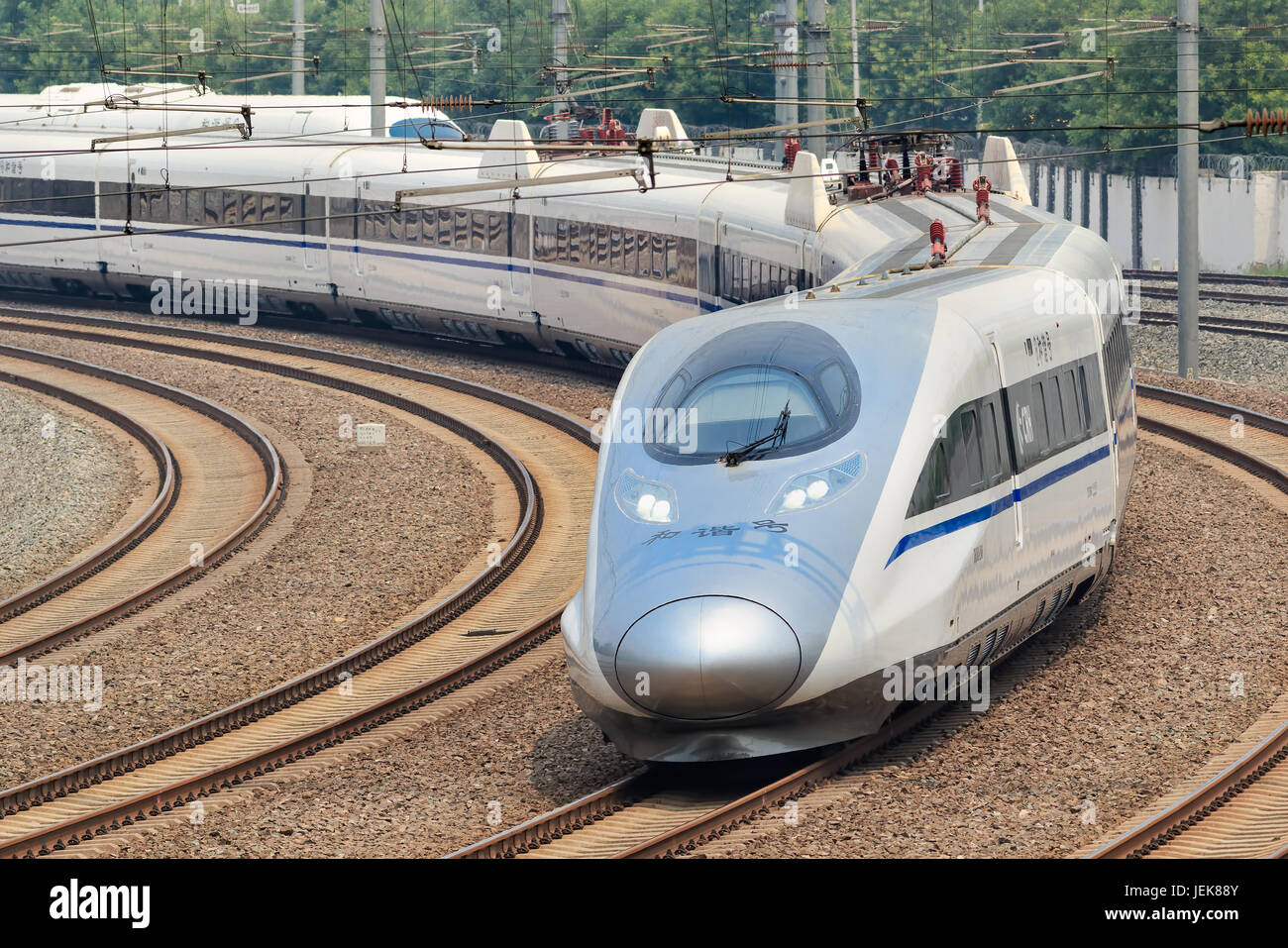 BEIJING5 DE JUNIO DE 2016. El tren bala sale de Pekín. En los últimos