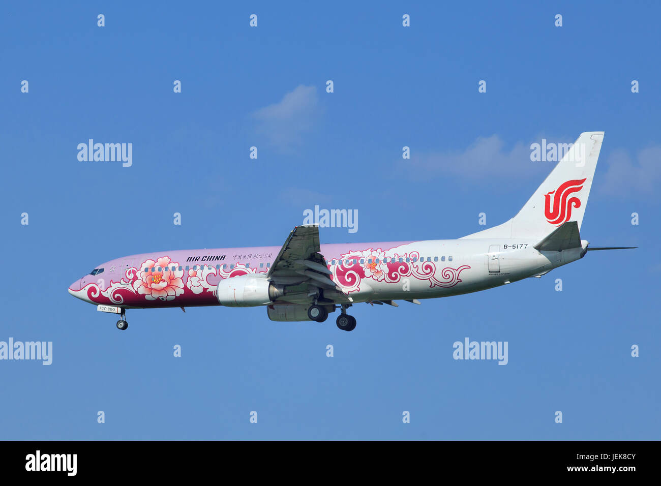 BEIJING5 DE JULIO. Aterrizaje de Boeing 73786N de Air China, B5177