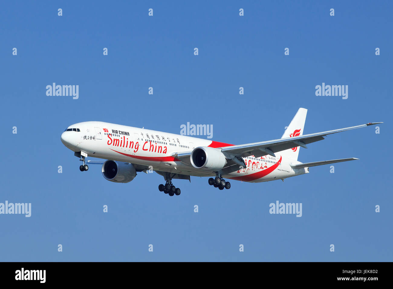 BEIJING-5 DE JULIO. Air China Boeing 777-39L(ER), B-2035 aterriza. Un avión de gran alcance de doble motor de fuselaje ancho, con capacidad para 300-550 pasajeros. Foto de stock