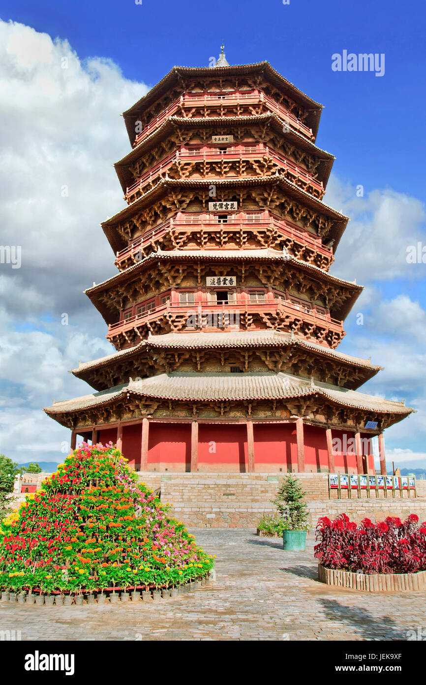 YINGXIAN-China-sept. 8. La famosa pagoda de madera de Yingxian Fogong templo budista, la más antigua pagoda de madera totalmente existente aún en pie en China, Foto de stock