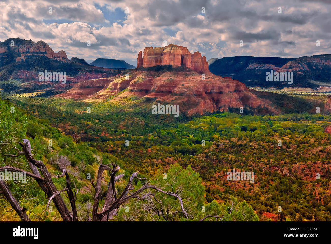 Catedral Rock visto desde el camino del aeropuerto, Sedona, Arizona, Estados Unidos Foto de stock