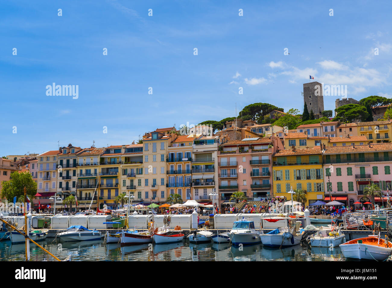 Europa, Francia, Alpes-Maritimes, Cannes. La ciudad vieja y el puerto viejo Foto de stock