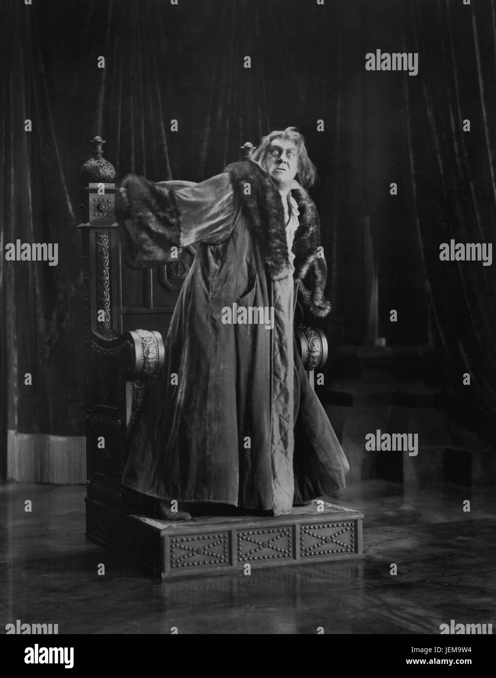 Emil Jannings, en el plató de la película, 'El patriota', 1928 Foto de stock
