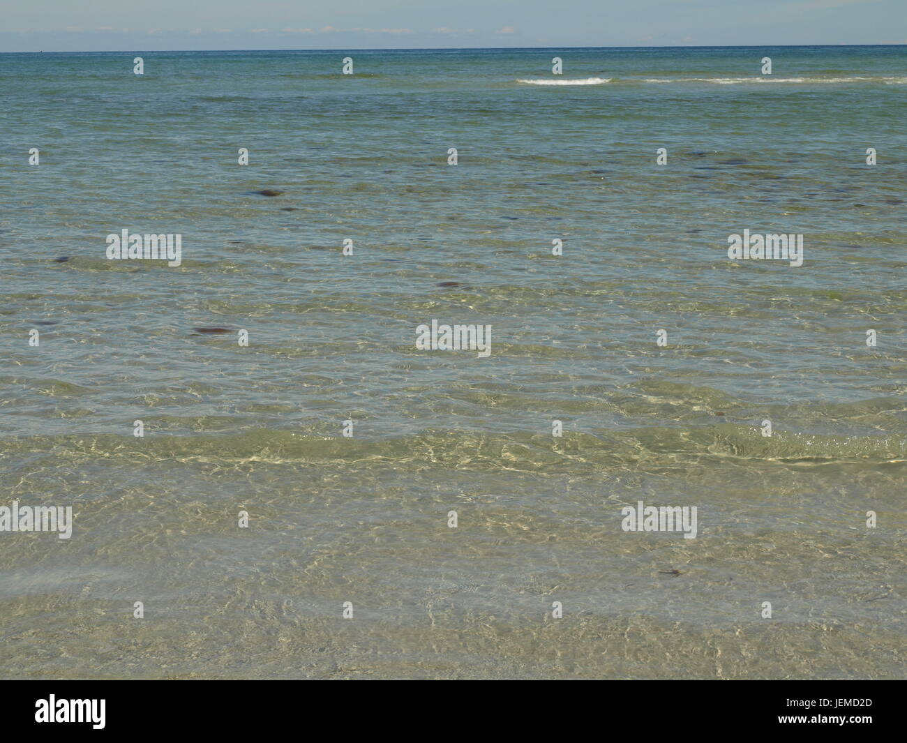 Una foto de pequeñas olas en la playa de Cape Cod Foto de stock