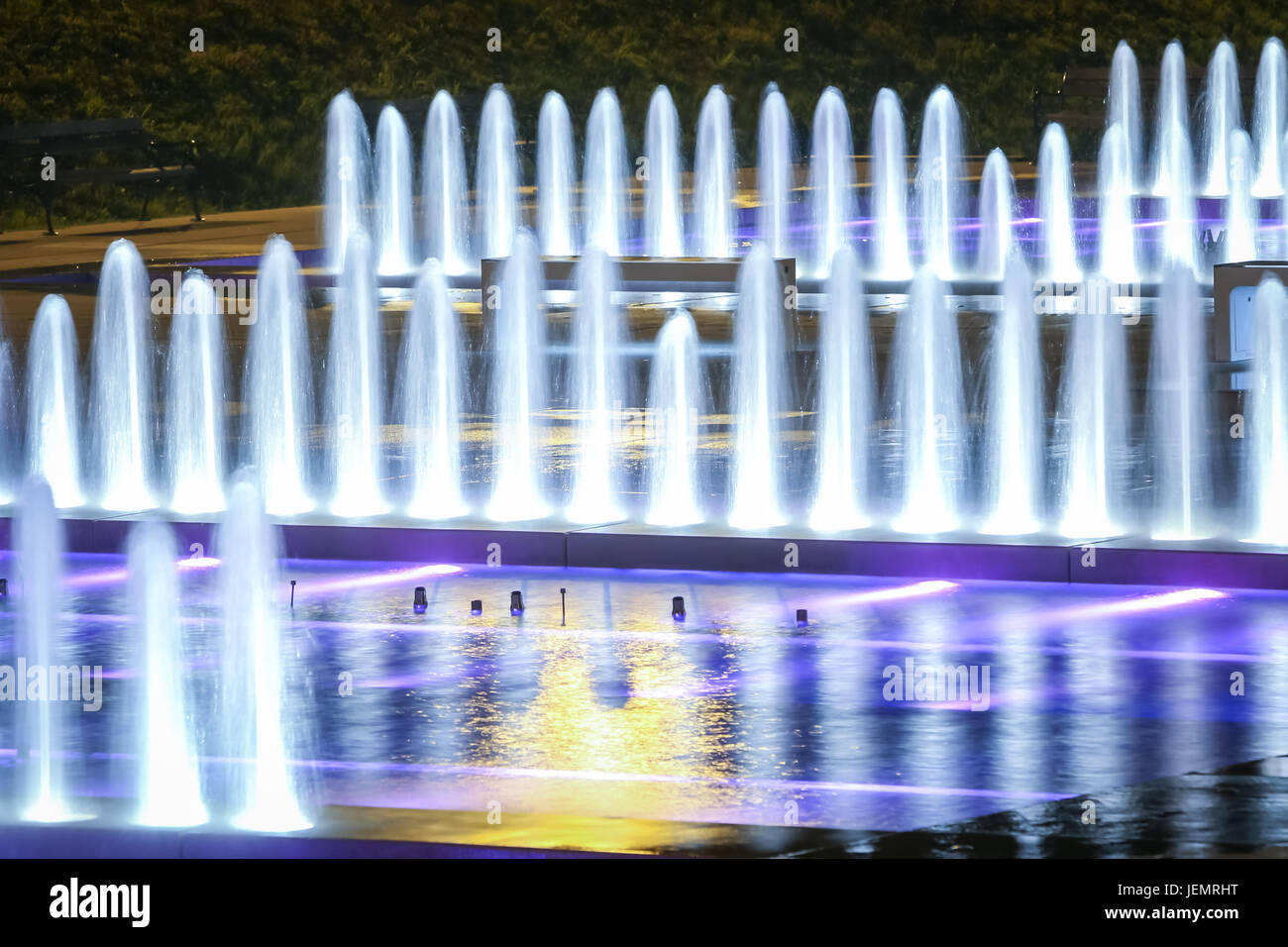Fuentes de agua por la noche en Zagreb, Croacia. Foto de stock