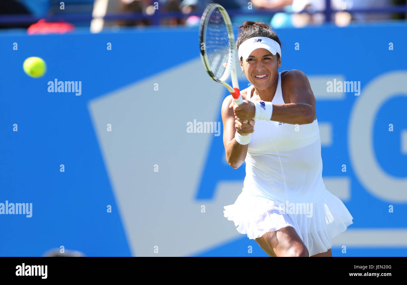 Eastbourne, Reino Unido. El 26 de junio, 2017. Heather Watson de Gran Bretaña en la acción contra Dominika Cibulkova de Eslovaquia durante el día dos del Aegon International de Eastbourne en Junio 26, 2017 en Eastbourne, Inglaterra. Crédito: Paul Terry Foto/Alamy Live News Foto de stock