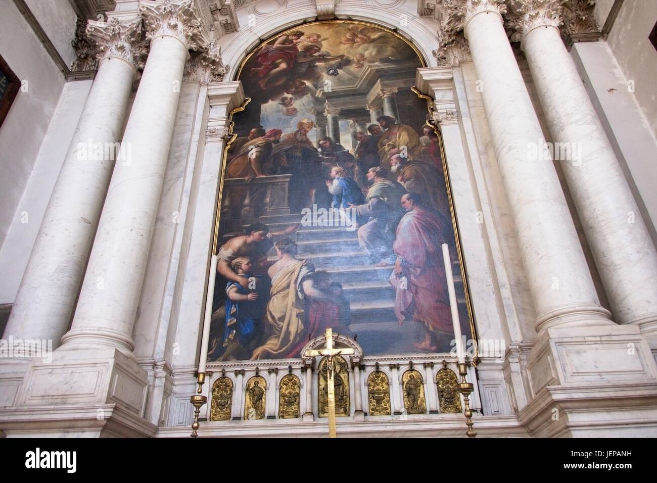 Venecia Italia. La pintura de Luca Giordano titulado 'La presentazione della Vergine al Tempio" 1674, en el interior de la iglesia de 'Santa Maria della Sal Foto de stock