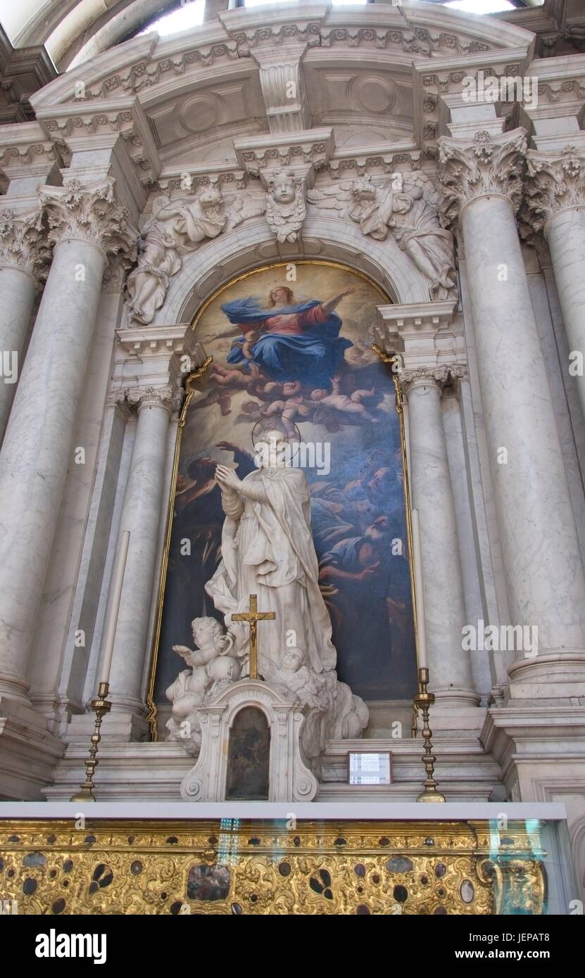 Venecia Italia. Assunzione della Vergine oleo sobre lienzo de Luca Giordano y la escultura de San Jerónimo - San Girolamo Emiliani por Giovanni Mor Foto de stock