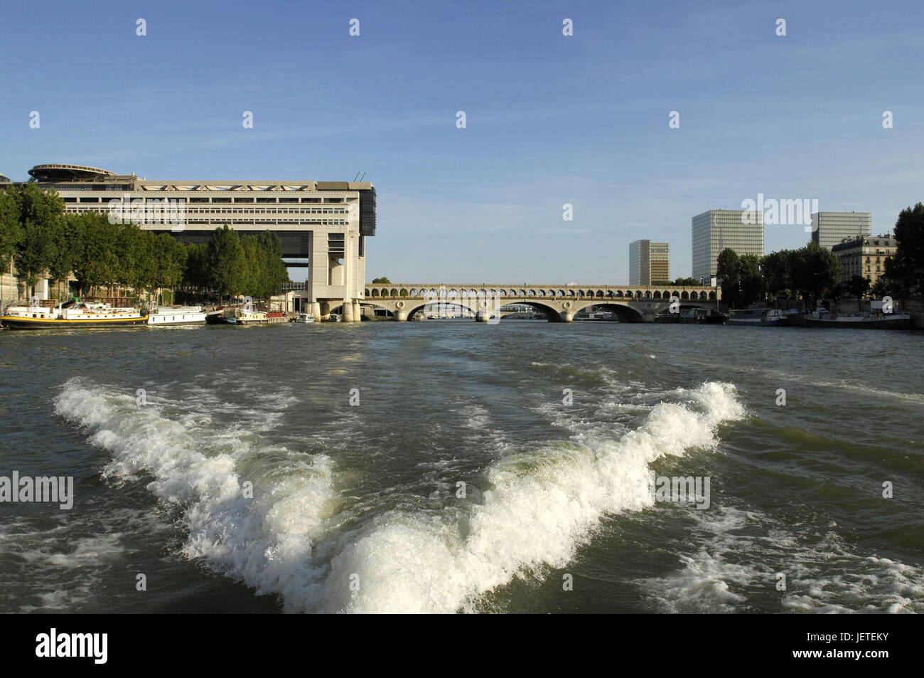 Francia, Paris Bercy, ministerio de economía y el Ministerio de Hacienda, el Pont de Bercy, de la biblioteca nacional, su flujo, Foto de stock