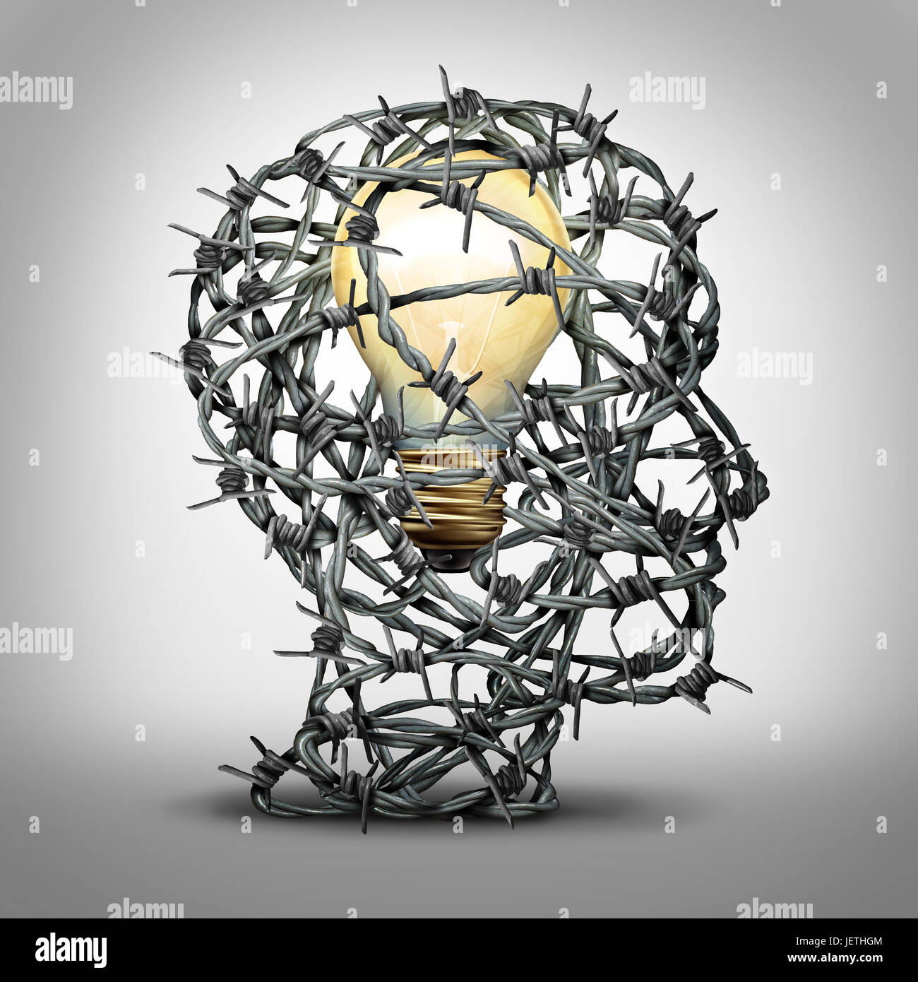 Proteger su idea empresarial concepto de pensamiento como un grupo de alambres de púas en forma de cabeza humana con una bombilla de luz interior como medida de seguridad. Foto de stock