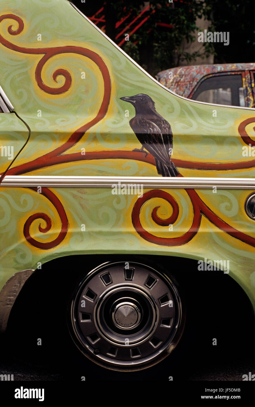 Fremont Summer Solstice Parade con arte de coche pintado con cuervo Fremont district Seattle Washington State USA Foto de stock