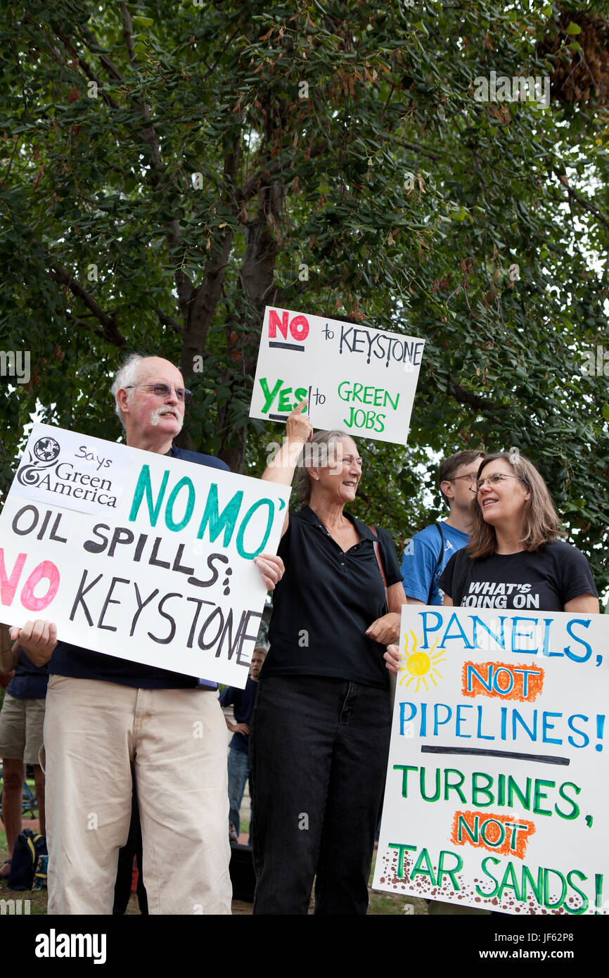 Septiembre 03, 2011: Los activistas ecologistas protestando oleoducto Keystone XL (arenas de alquitrán, la protesta medioambiental) - Washington, DC, EE.UU. Foto de stock