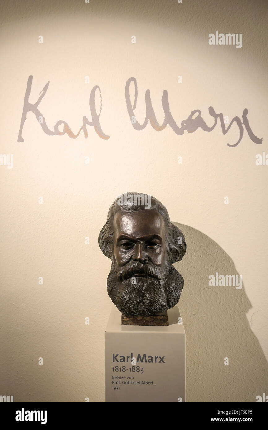 Busto de Karl Marx en la Karl-Marx-Haus, lugar de nacimiento de Karl Marx, Trier, Renania-Palatinado, Alemania, Europa BŸste von Karl Marx im Karl-Marx-Haus, Foto de stock