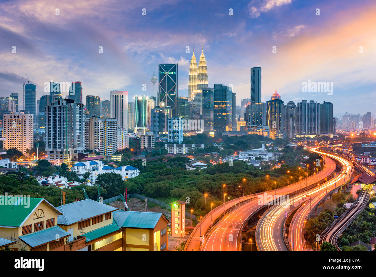 Kuala Lumpur, Malasia, autopistas y Horizonte. Foto de stock