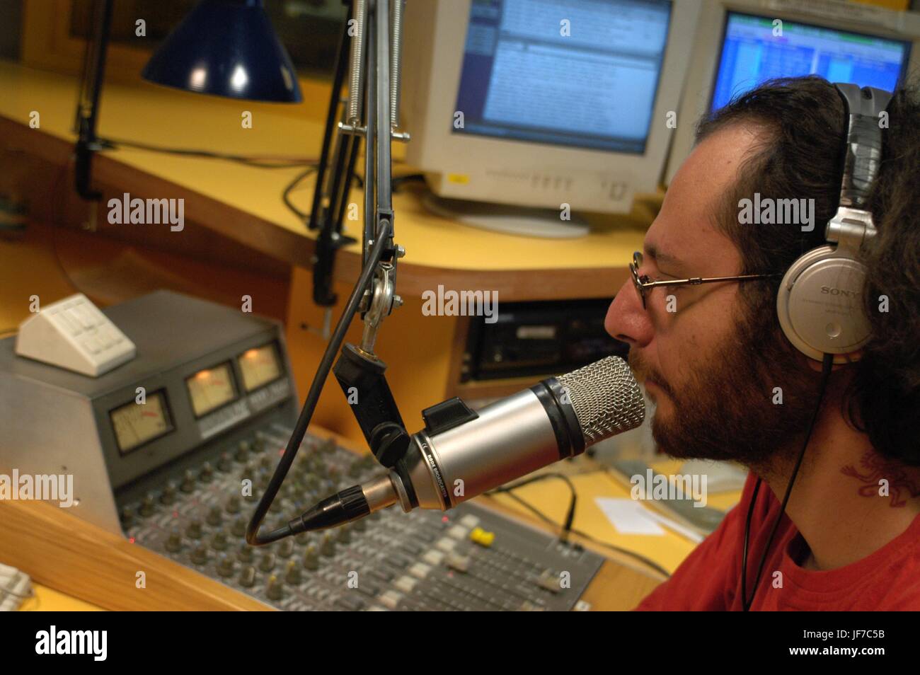 Los estudios de emisión de radio popolare, una estación de radio  independiente con sede en Milán, Italia Fotografía de stock - Alamy