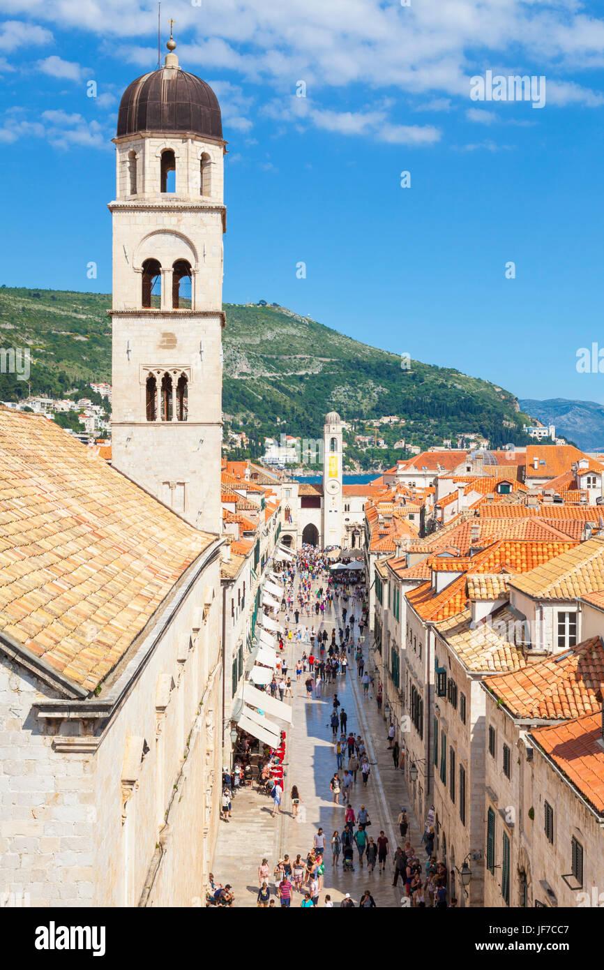 Dubrovnik Croacia costa Dálmata Rooftop View Main Street Plaza, Stradun, el casco antiguo de Dubrovnik, declarado Patrimonio de la Humanidad por la UNESCO, Dubrovnik, Coatia dálmata Foto de stock