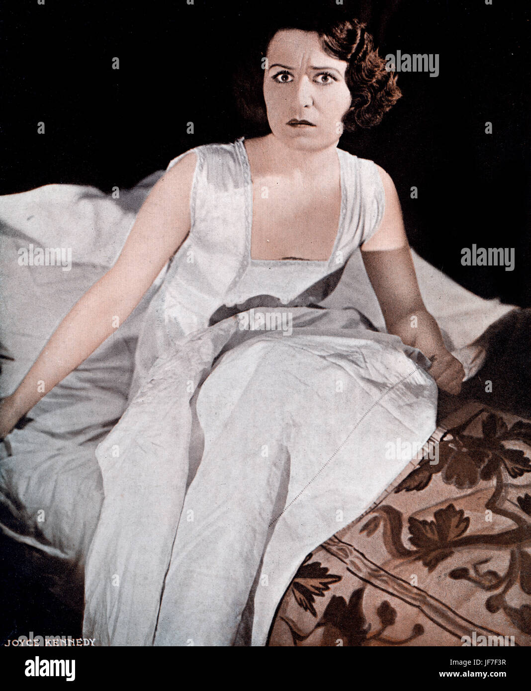 "El caso de la señora asustada" por Edgar Joyce Kennedy como Isla. (1898-1943). Producción de Londres Wyndham's Theatre, el 18 de agosto de 1931. Tapa del juego pictórico. Foto de stock