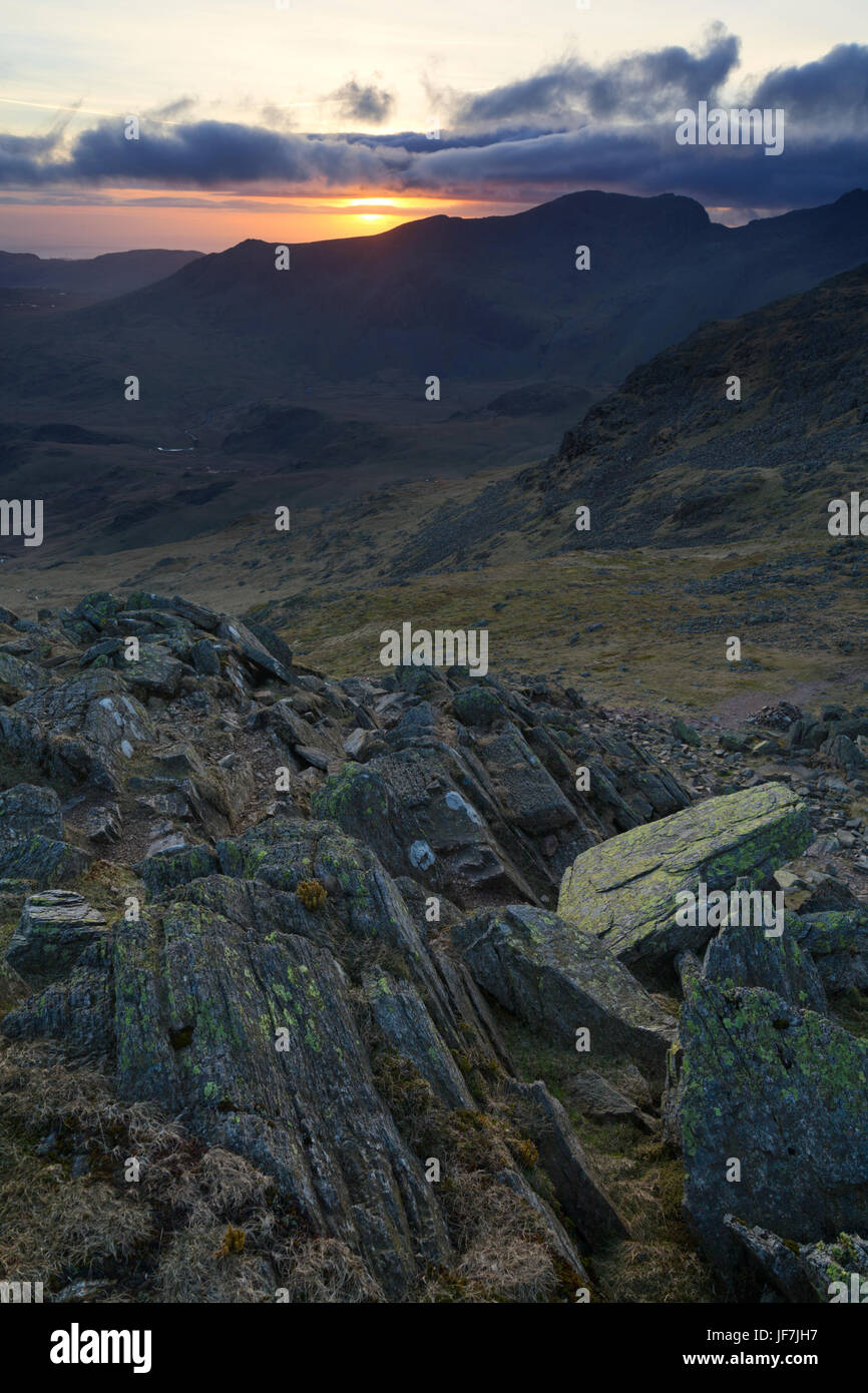 Atardecer desde riscos ondulada, Gran Langdale Foto de stock