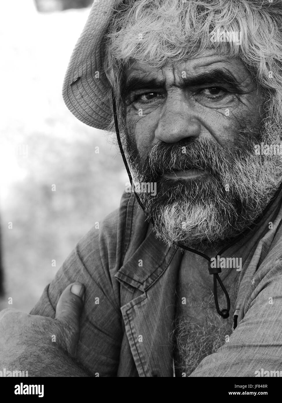 Retrato en blanco y negro de un hombre nómada turco Foto de stock