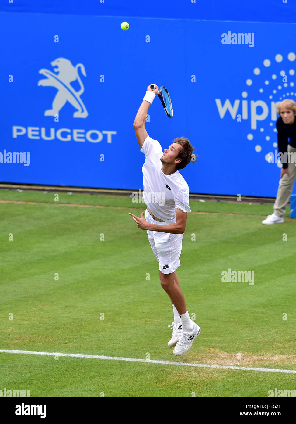 Daniil Medvedev de Rusia durante el torneo de tenis Aegon International de Eastbourne en Devonshire Park Eastbourne Sussex Reino Unido . 30 Jun 2017 Foto de stock