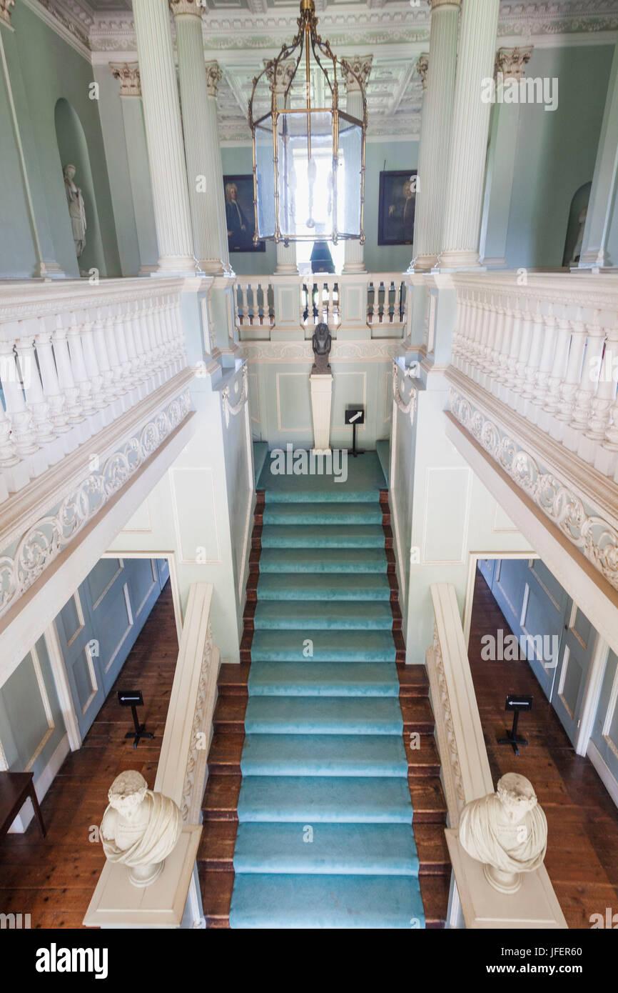Inglaterra, Hampshire, Basingstoke, el Vyne Estate, el Hall de escalera Foto de stock