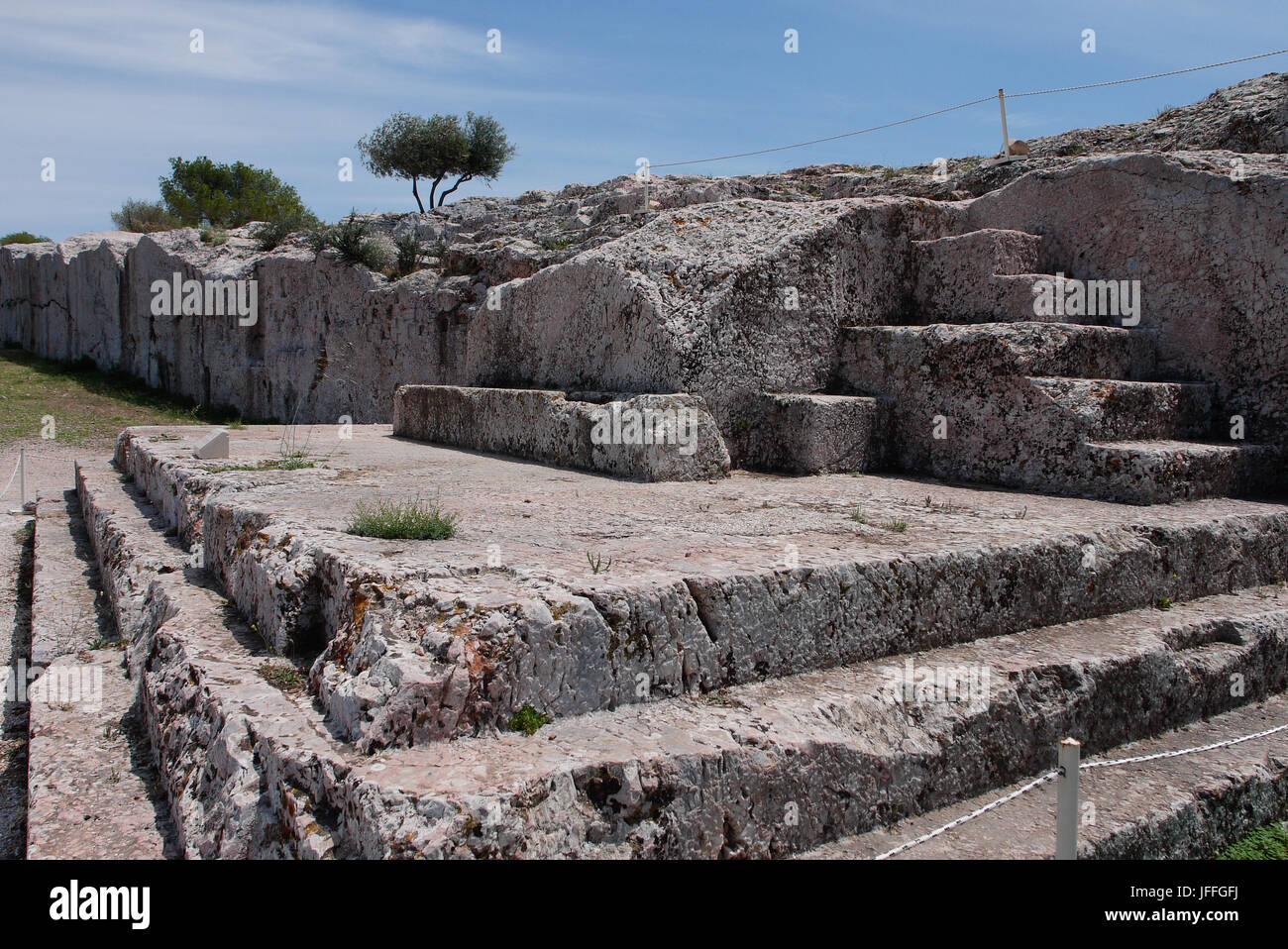 Ruinas griegas en la colina Pnyx, Filopppou Hill Park, Atenas (Grecia) Foto de stock