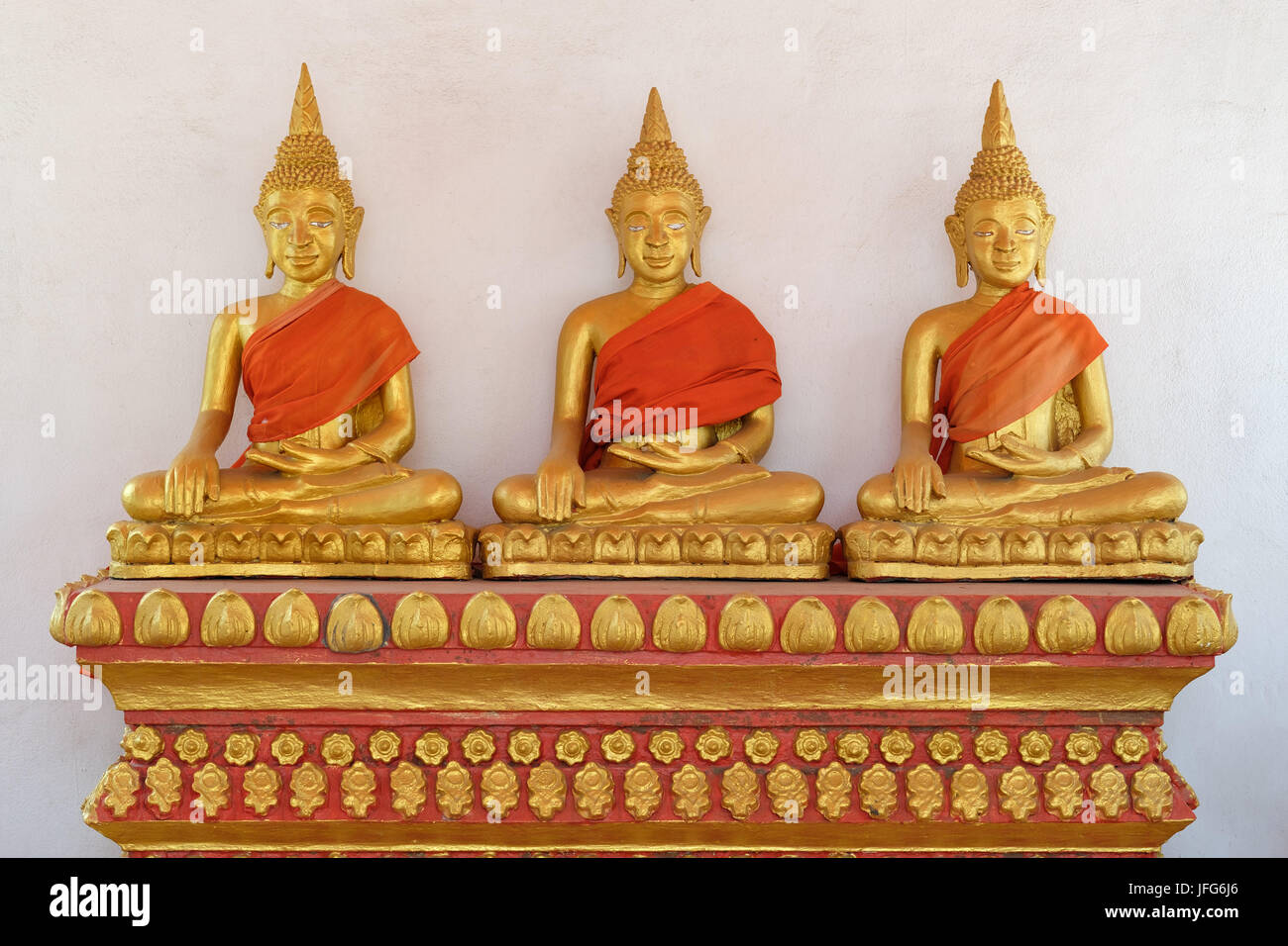 Tres golden sentado buddah estatuas Foto de stock