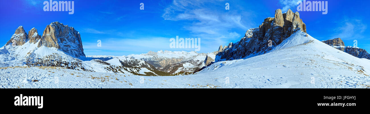 Hermosa montaña invernal panorama (Sella pasan , Italia). Foto de stock