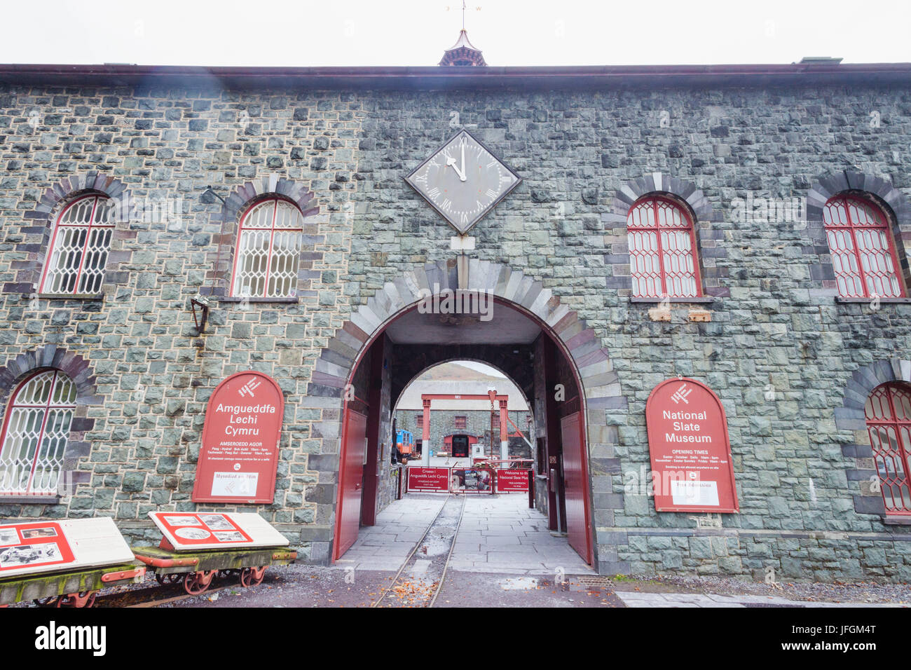 Gales, Gyynedd, Llanberis, entrada a la National Slate Museum Foto de stock