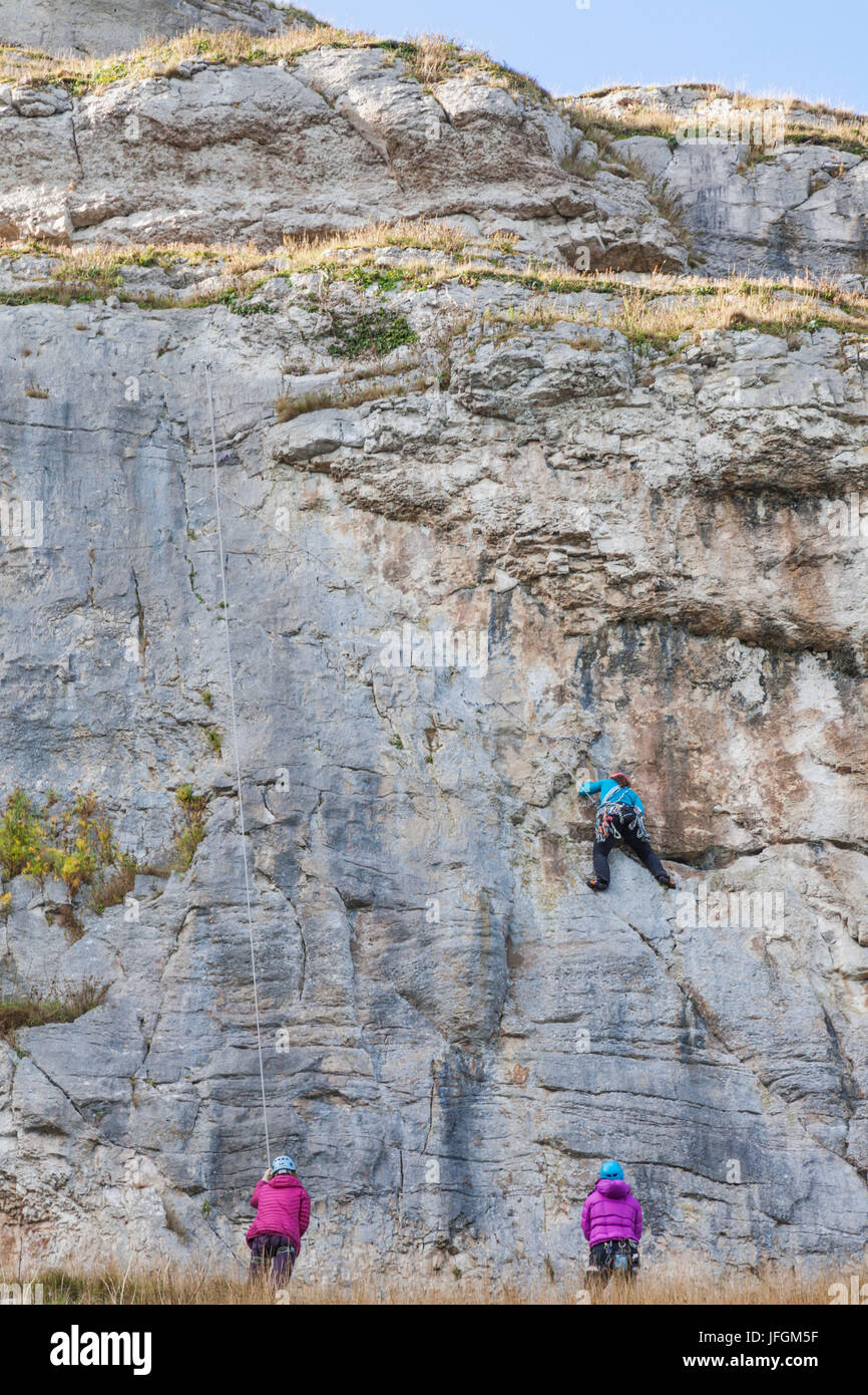Gales, Llandudno, gran orme, hembra escalador Foto de stock