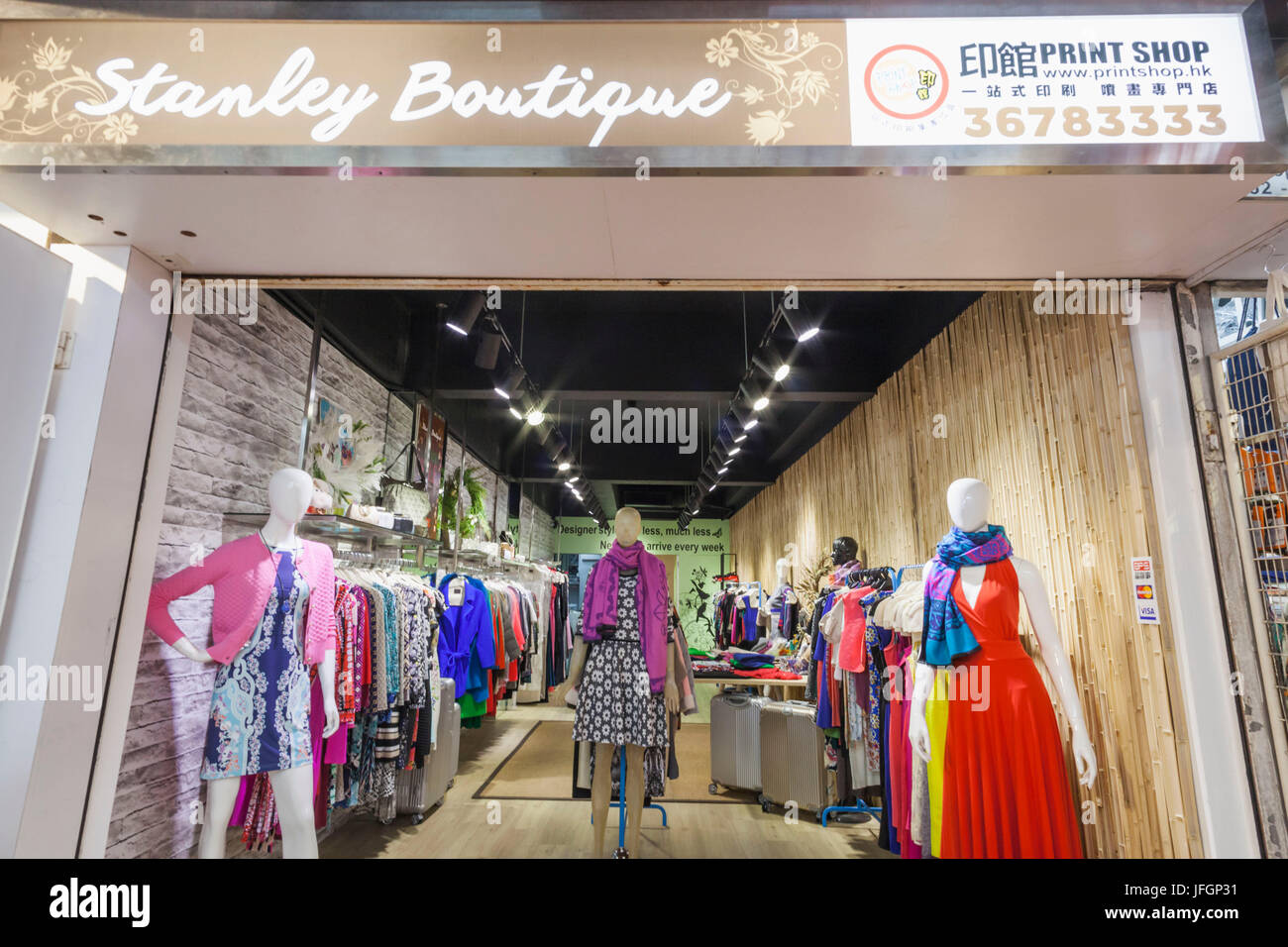 China, Hong Kong, Stanley Market, tienda de ropa de mujer Foto de stock