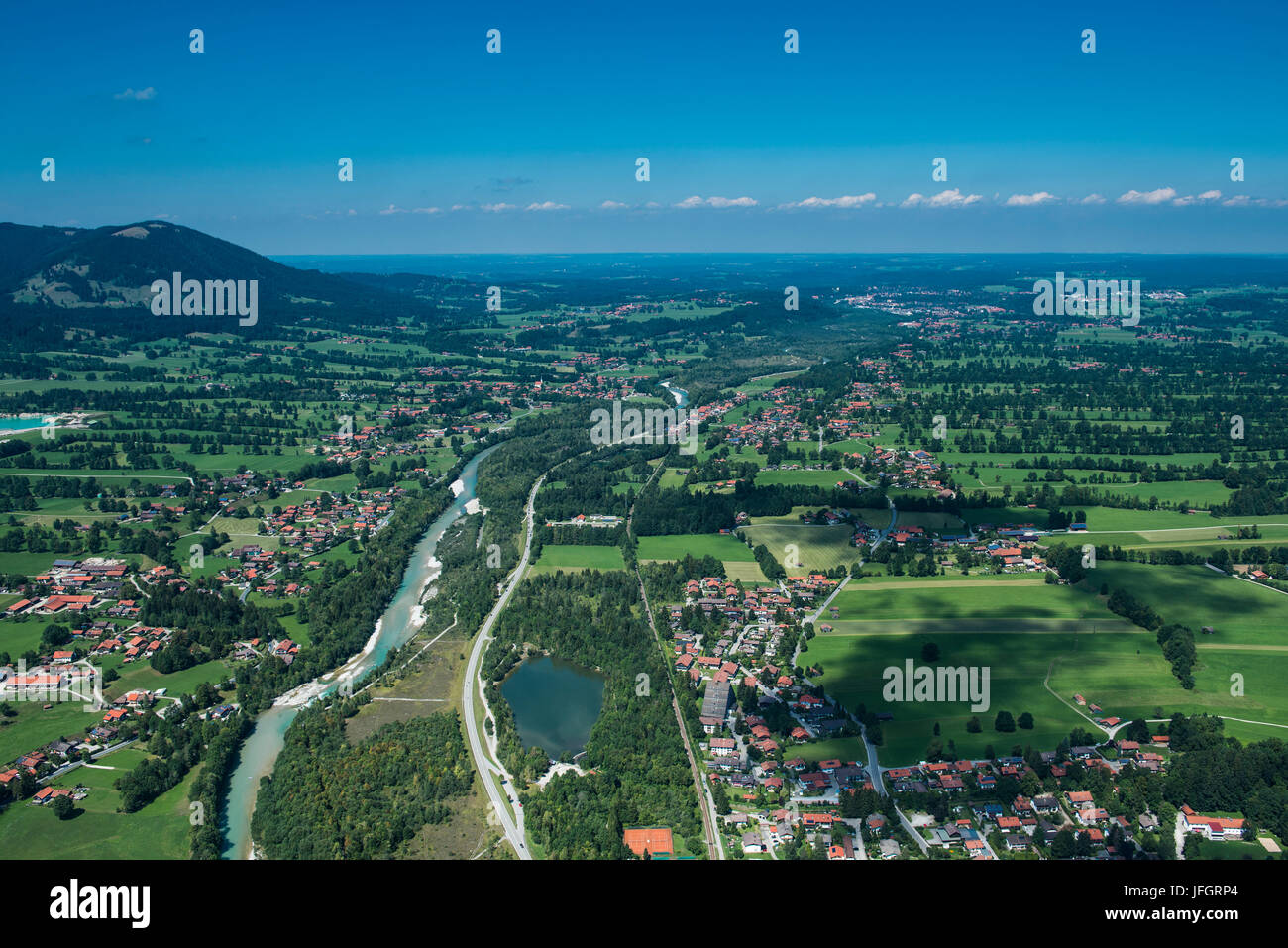 Valle del Isar con Lenggries, Bad Tölz, fotografía aérea, montaña de los Alpes bávaros, Baviera, Alemania Foto de stock